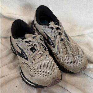 Brooks Running Shoes - Light Gray with Black Accents